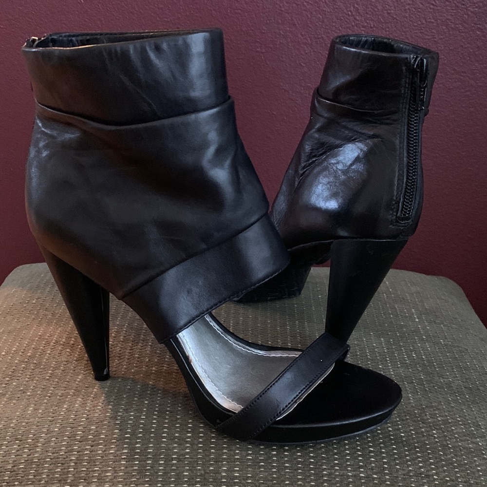 Gianni Bini Black Leather Heeled Bootie Sandals. NWOB. Minor leather peeling